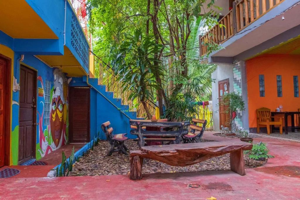 Хостел Happy House Backpackers Пай Экстерьер фото